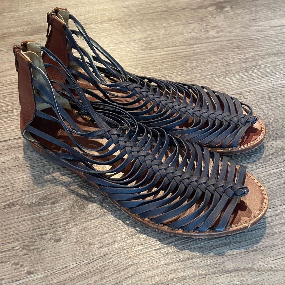 CASTANER Castaer Gladiator Sandals Black Leather Strappy Flat Sandals